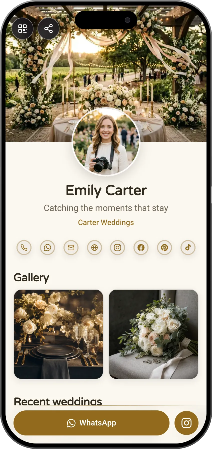 Wedding photographer digital business card template: gallery, portfolio and couple testimonials. A MyVisito template